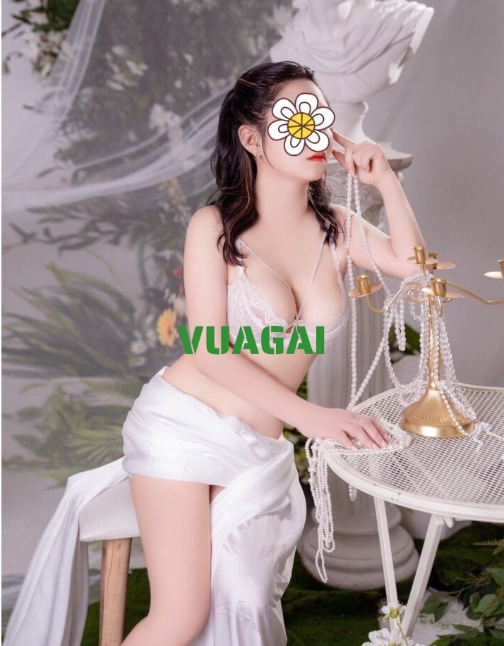 Huyền Bống - Khuôn Mặt Xinh Đẹp - Body Quyến Rũ Gợi Tình - Nóng Bỏng Và Hấp Dẫn
