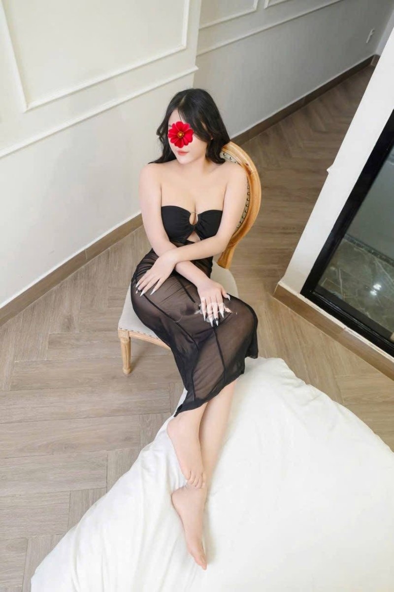 Nhã Uyên - HotGirl Xinh Đẹp - Ngực To Body Mượt - SEXY Gợi Tình Quyến Rũ Đắm Say
