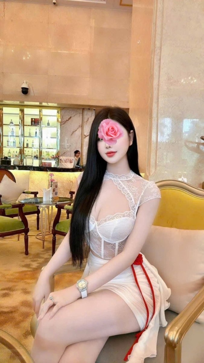 KHÁNH MY - SỞ HỮU DÁNG ĐẸP VỚI BỘ NGỰC VÔ CÙNG GỢI CẢM - DÂM ĐÃNG VÀ CHIỀU KHÁCH