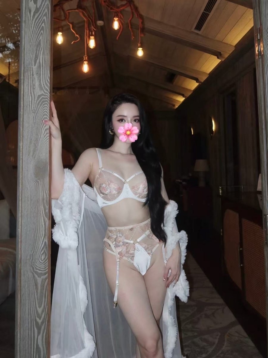 Cực phẩm em gái bán chuyên mùa đông body cực cháy