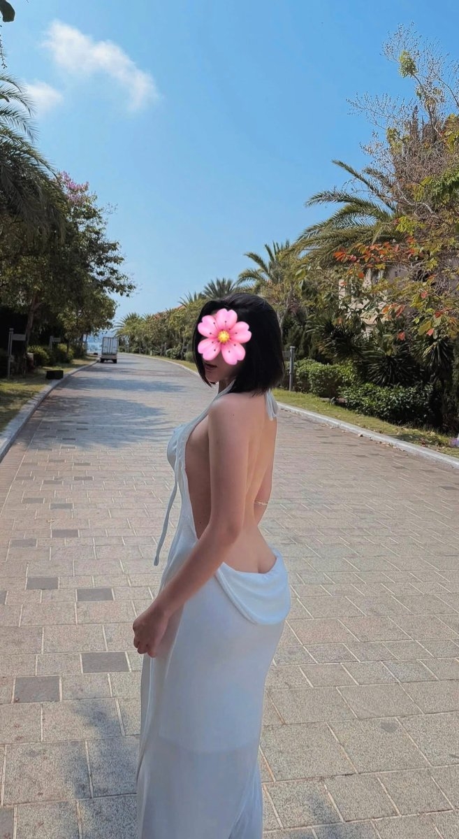 EM GÁI bán chuyên, sale mỹ phẩm nổi tiếng