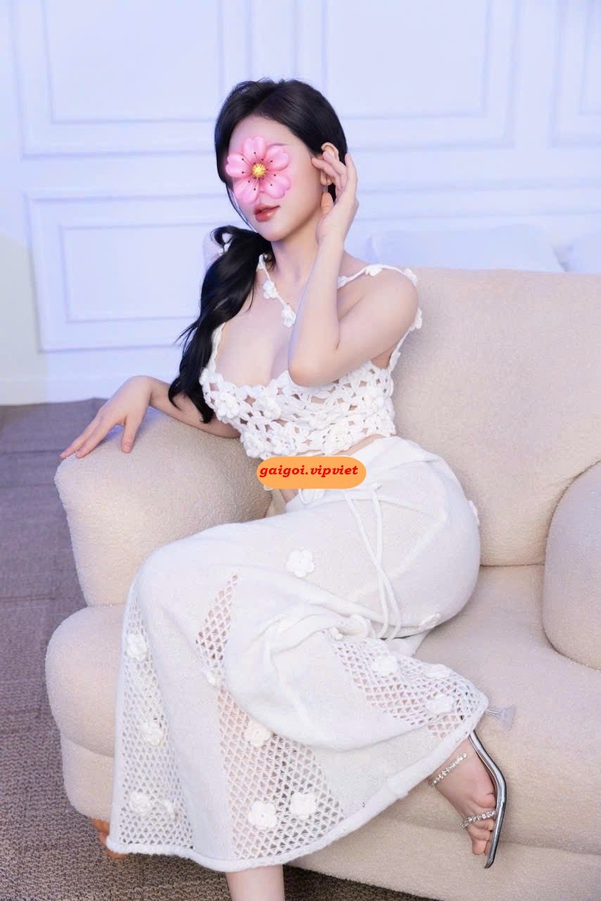TIỂU MY - TRẮNG NHƯ NGỌC TRINH , XINH NHƯ HOA HẬU , CUỐN HÚT MỌI ÁNH NHÌN