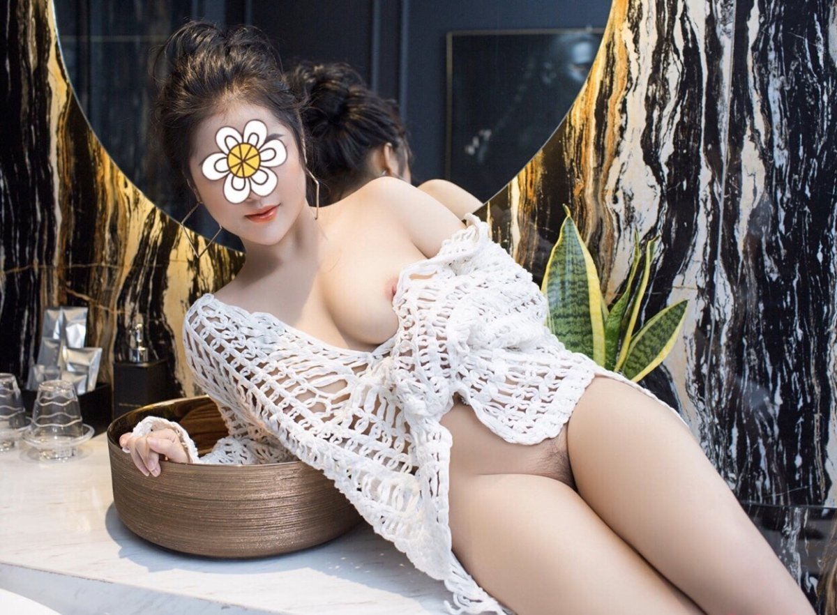 EM GÁI BỒ ĐỀ_ LONG BIÊN_ DA TRẮNG_ MÔNG CONG_ BÍM KHÍT HỒNG_PHUCJ VỤ CÁC ANH ZAI ĐẦY ĐỦ CÁC TƯ THÊD